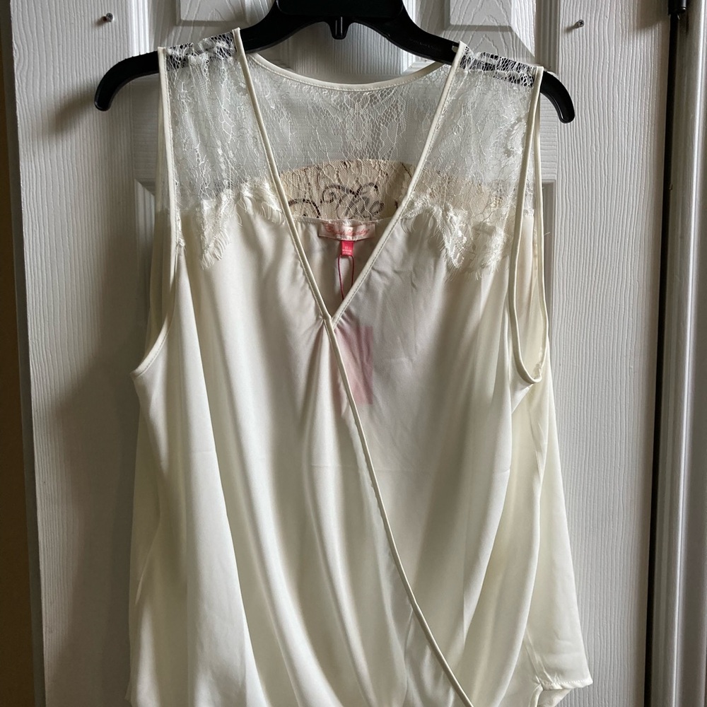 English Laundry top. Lacy blouson. XL.